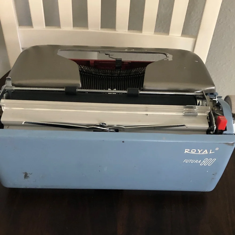 1961 Royal Typewriter Futura 800